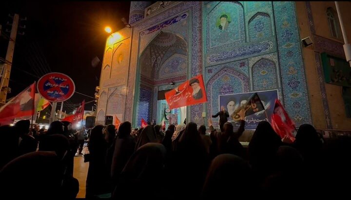 تصاویر/ اجتماع خونخواهی مردم قرچک در شب تدفین رهبر شهید