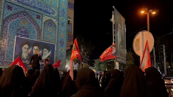 تصاویر/ اجتماع خونخواهی مردم قرچک در شب تدفین رهبر شهید