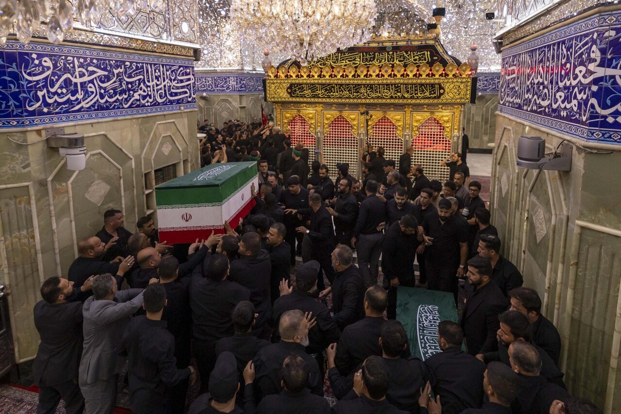 Familia ya Kiongozi Shahidi Imam Khamenei Yaagwa katika Haram ya Hadhrat Abal-Fadhl al-Abbas (as) + Picha