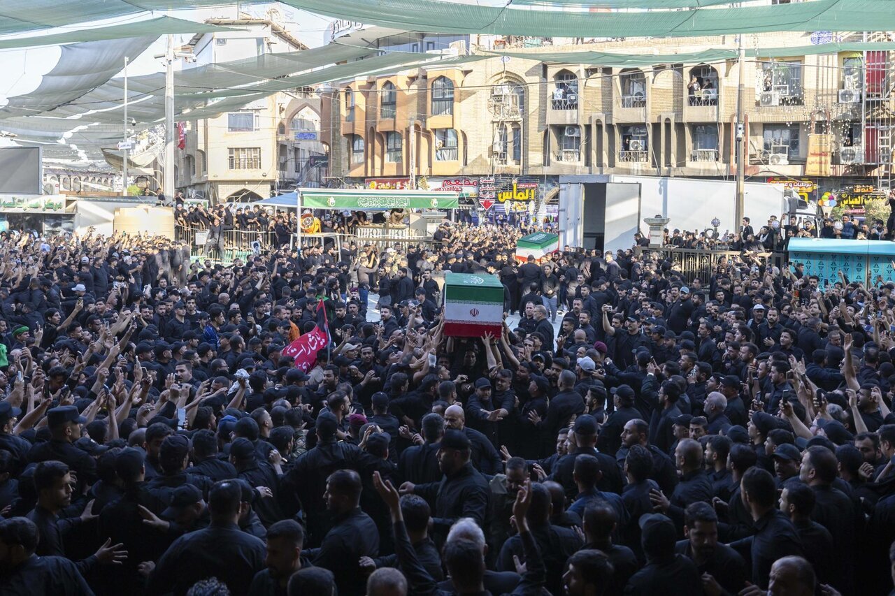 Familia ya Kiongozi Shahidi Imam Khamenei Yaagwa katika Haram ya Hadhrat Abal-Fadhl al-Abbas (as) + Picha