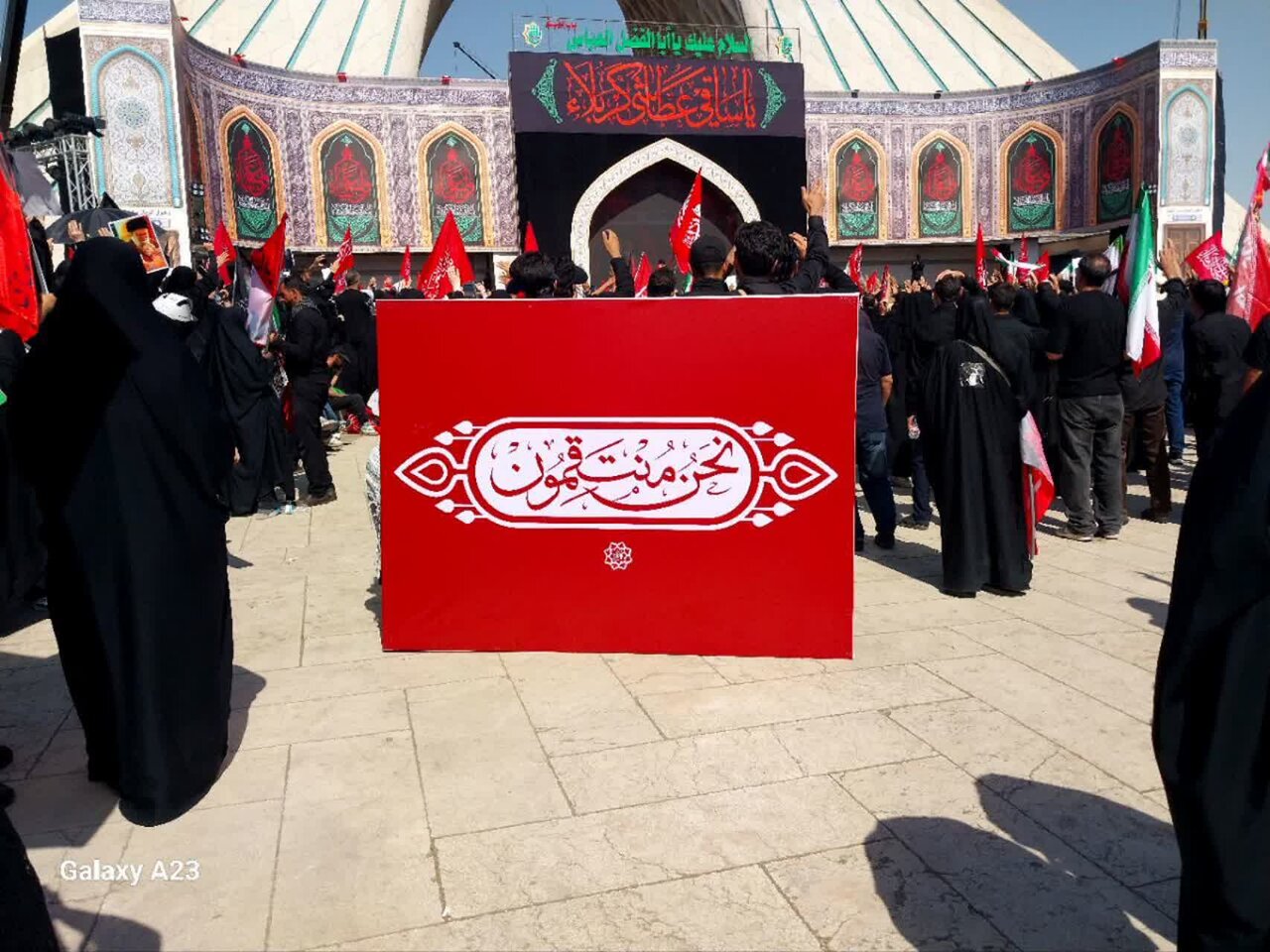 حضور پرشور کادر و طلاب مدارس علمیه خواهران سراب در مراسم تشییع قائد امت