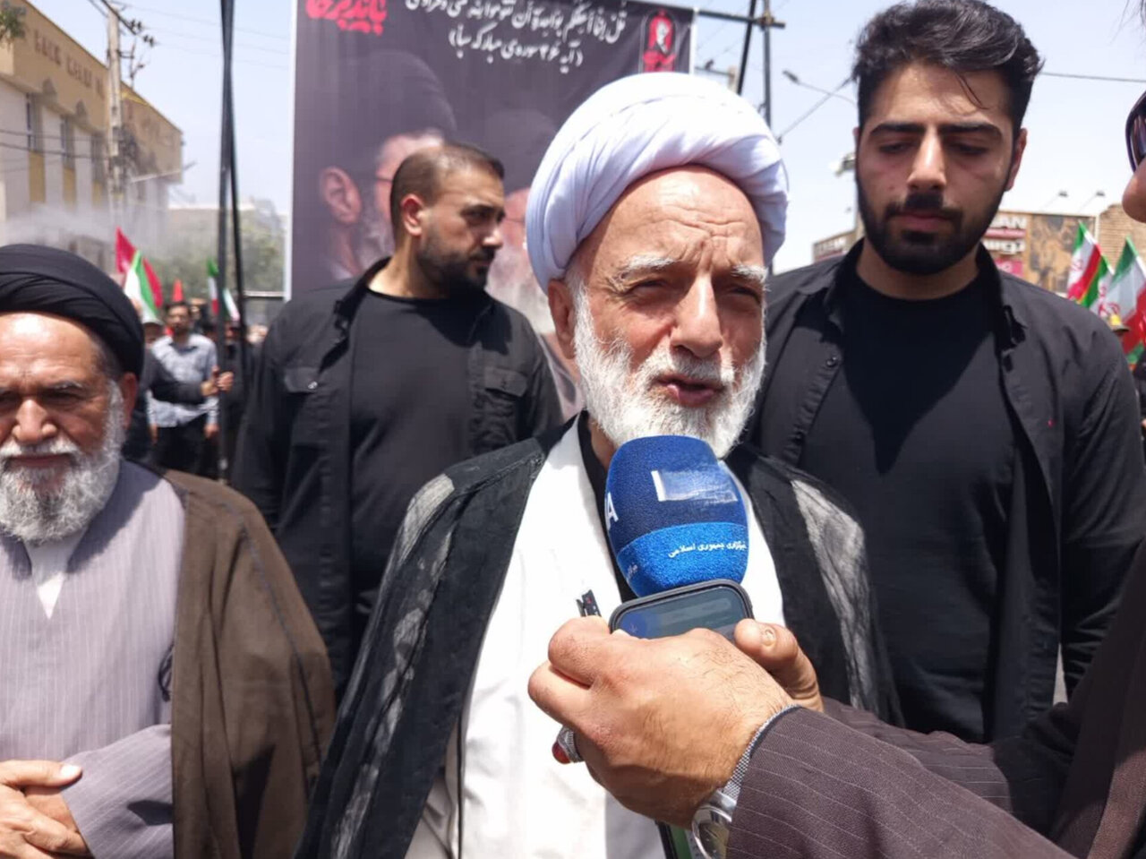ایستادگی ملت ایران در برابر تهدیدات دشمنان با تکیه بر وحدت و آرمان‌های انقلاب ادامه دارد