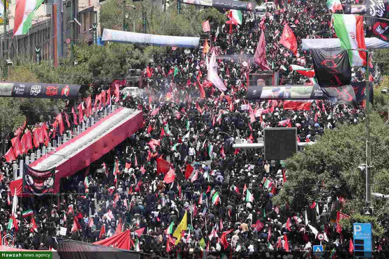 مشهد در آغوش انتظار؛ خیل عاشقان برای بدرقه امام شهید به حرم رضوی آمدند