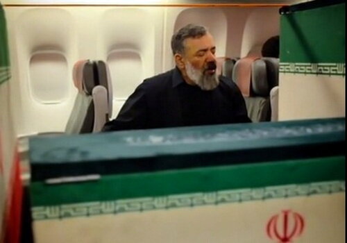 فیلم | روضهخوانی حاج محمود کریمی و حاج میثم مطیعی در کنار پیکر رهبر شهید انقلاب در پرواز تهران به نجف اشرف فیلم | روضهخوانی حاج محمود کریمی و حاج میثم مطیعی در کنار پیکر رهبر شهید انقلاب در پرواز تهران به نجف اشرف