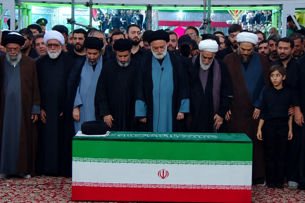 Il video completo della preghiera funebre sul feretro del Leader Martire, guidata dal figlio maggiore