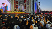 Alcuni momenti della cerimonia funebre del Leader martire della Rivoluzione presso il Santuario dell'Imam Reza, alla presenza di personalità dei seminari
