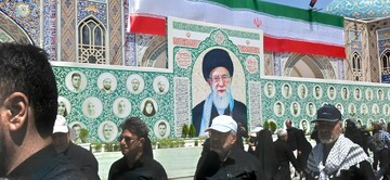 حرم امام رضا(ع) صحنه همدلی ملت‌های آزاده در وداع با رهبر شهید بود