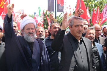 تصاویر/ راهپیمایی خونخواهی رهبر شهید انقلاب اسلامی پس از نماز عبادی سیاسی جمعه پیشوا
