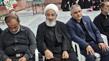تصاویر/ مراسم بزرگداشت قائد امت در مصلای نماز جمعه آران و بیدگل