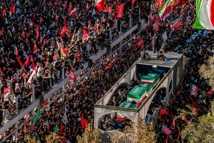 تصاویر/ تشییع باشکوه پیکر مطهر رهبر شهید انقلاب اسلامی در مشهد مقدس