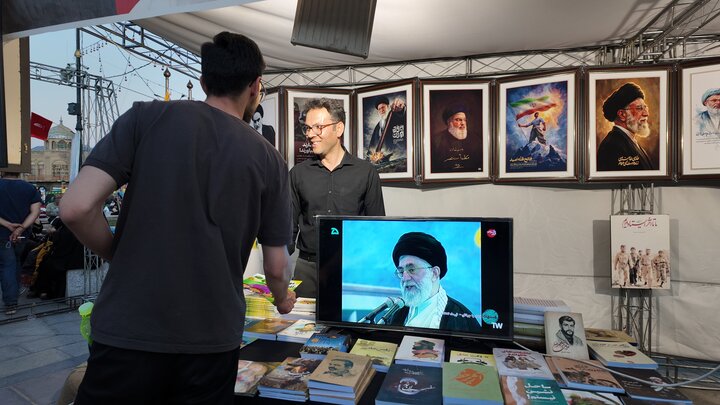 تصاویر/ برپایی نمایشگاه تصاویر حضور رهبر شهید در همدان