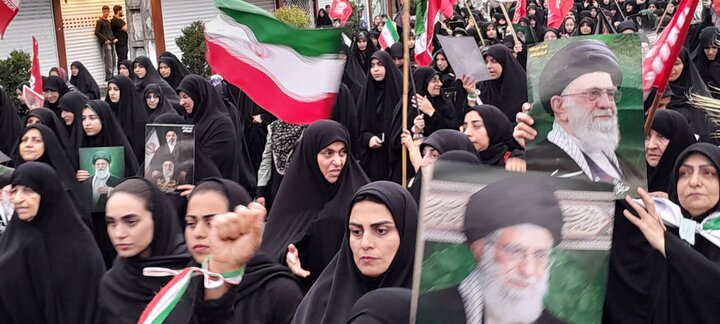تصاویر/ راهپیمایی جاماندگان از تشییع رهبر شهید (ره) در فریدونکنار