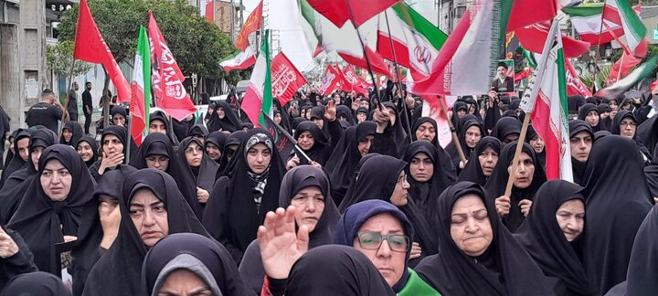 تصاویر/ راهپیمایی جاماندگان از تشییع رهبر شهید (ره) در فریدونکنار