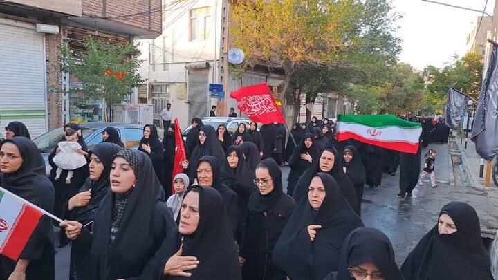 تصاویر / مراسم عزاداری خیابانی در شام غریبان قائد شهید انقلاب در اسکو