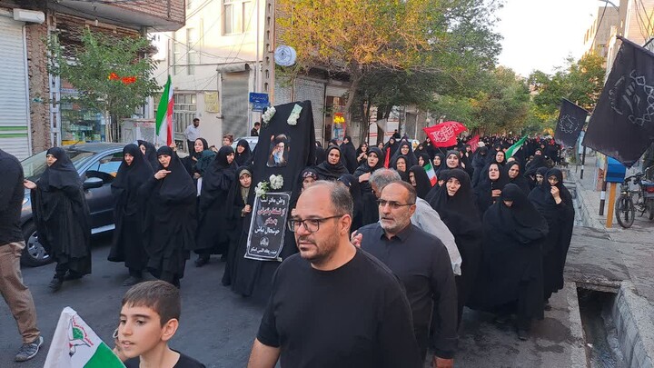 تصاویر / مراسم عزاداری خیابانی در شام غریبان قائد شهید انقلاب در اسکو