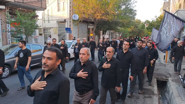 تصاویر / مراسم عزاداری خیابانی در شام غریبان قائد شهید انقلاب در اسکو