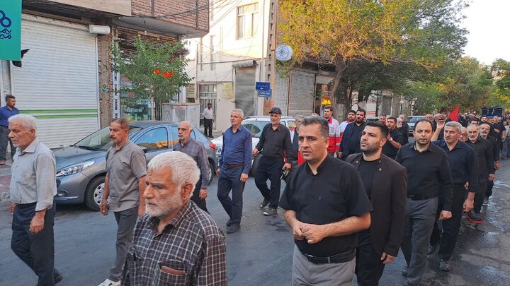 تصاویر / مراسم عزاداری خیابانی در شام غریبان قائد شهید انقلاب در اسکو