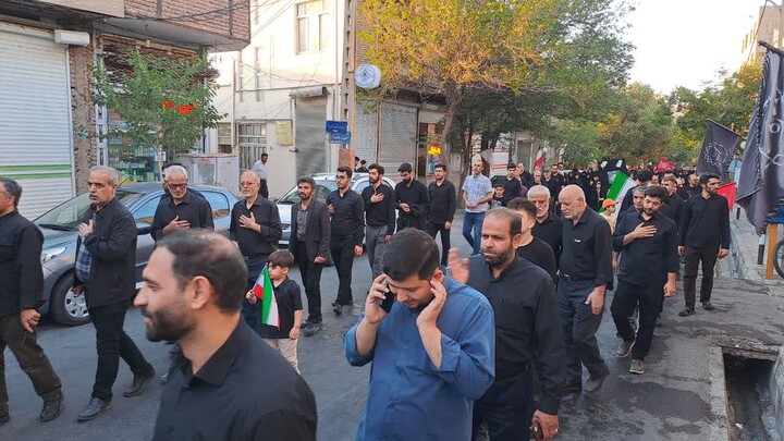 تصاویر / مراسم عزاداری خیابانی در شام غریبان قائد شهید انقلاب در اسکو