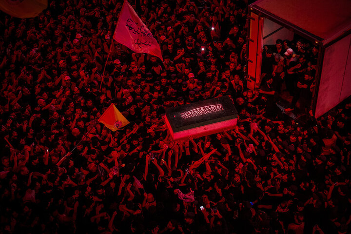Photos/Karbala en deuil : L’ultime hommage au Grand Ayatollah martyr Sayyid Ali Khamenei