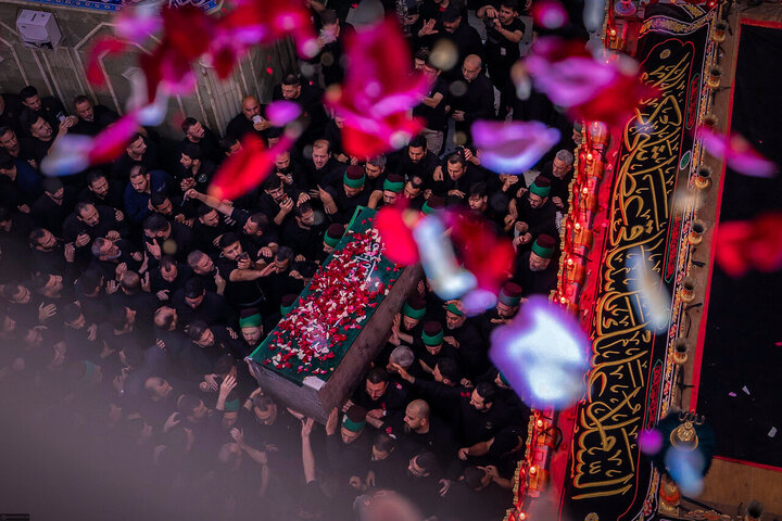 Photos/Karbala en deuil : L’ultime hommage au Grand Ayatollah martyr Sayyid Ali Khamenei