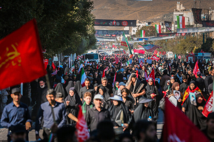 Photos/L’ultime hommage à Mashhad : procession historique pour le Grand Ayatollah martyr Sayyid Ali Khamenei