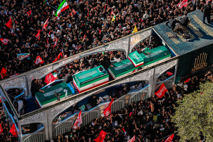 Photos/L’ultime hommage à Mashhad : procession historique pour le Grand Ayatollah martyr Sayyid Ali Khamenei