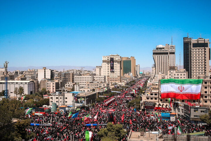 Photos/L’ultime hommage à Mashhad : procession historique pour le Grand Ayatollah martyr Sayyid Ali Khamenei