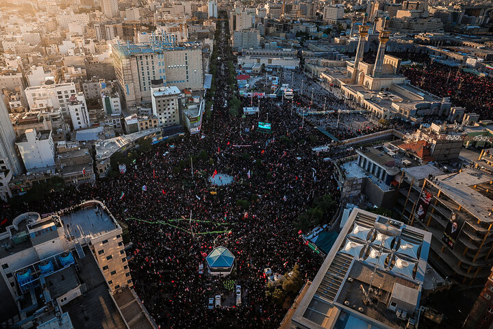 Photos/L’ultime hommage à Mashhad : procession historique pour le Grand Ayatollah martyr Sayyid Ali Khamenei