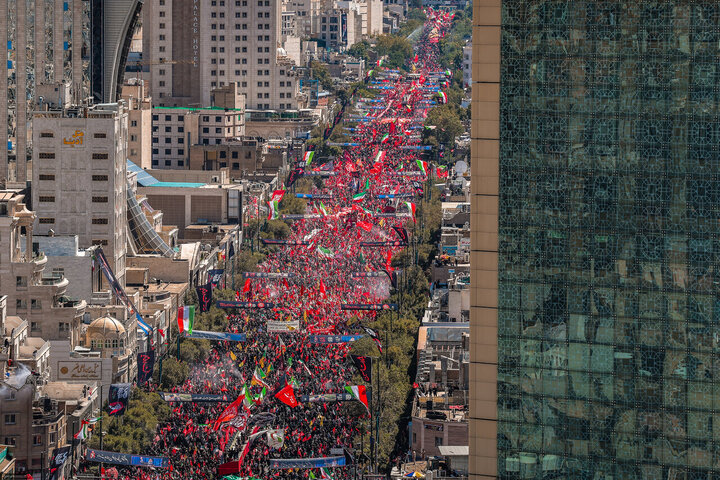 Photos/L’ultime hommage à Mashhad : procession historique pour le Grand Ayatollah martyr Sayyid Ali Khamenei