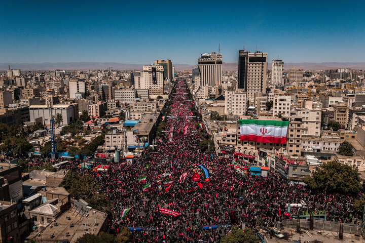 Photos/L’ultime hommage à Mashhad : procession historique pour le Grand Ayatollah martyr Sayyid Ali Khamenei