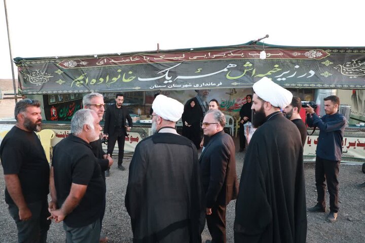 تصاویر/ بازدید نماینده رهبر معظم انقلاب در استان سمنان از مواکب خدمت‌رسان به عزاداران شرکت کننده در مراسم تشییع رهبر شهید انقلاب