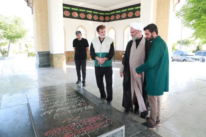 تصاویر/ بازدید نماینده رهبر معظم انقلاب در استان سمنان از مواکب خدمت‌رسان به عزاداران شرکت کننده در مراسم تشییع رهبر شهید انقلاب