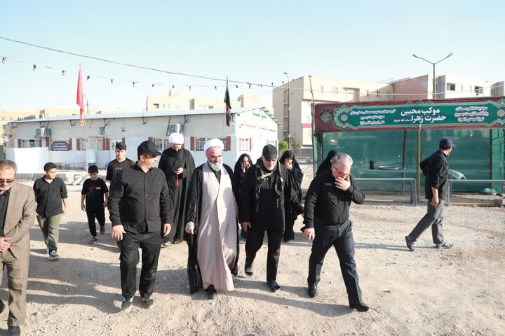 تصاویر/ بازدید نماینده رهبر معظم انقلاب در استان سمنان از مواکب خدمت‌رسان به عزاداران شرکت کننده در مراسم تشییع رهبر شهید انقلاب