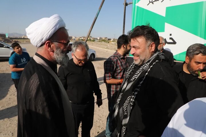 تصاویر/ بازدید نماینده رهبر معظم انقلاب در استان سمنان از مواکب خدمت‌رسان به عزاداران شرکت کننده در مراسم تشییع رهبر شهید انقلاب
