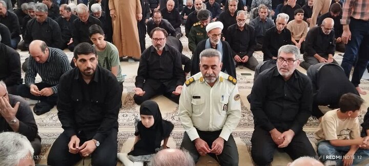 تصاویر/ برگزاری آیین سیاسی نماز جمعه ابرکوه با حضور پرشور نمازگزاران