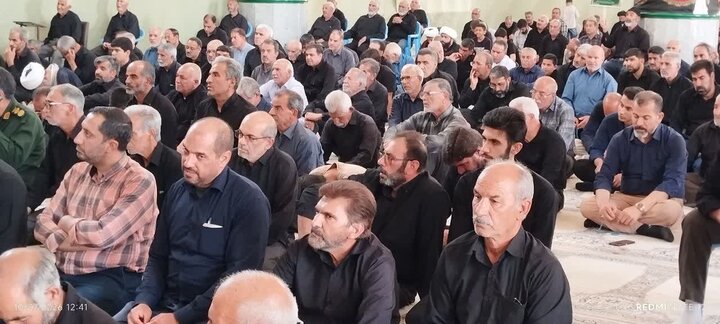 تصاویر/ برگزاری آیین سیاسی نماز جمعه ابرکوه با حضور پرشور نمازگزاران