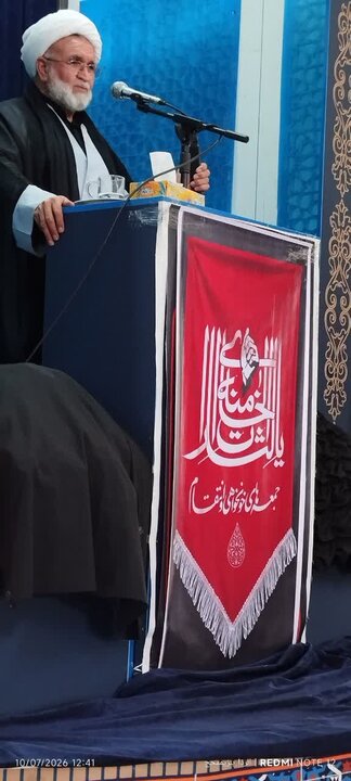 تصاویر/ برگزاری آیین سیاسی نماز جمعه ابرکوه با حضور پرشور نمازگزاران