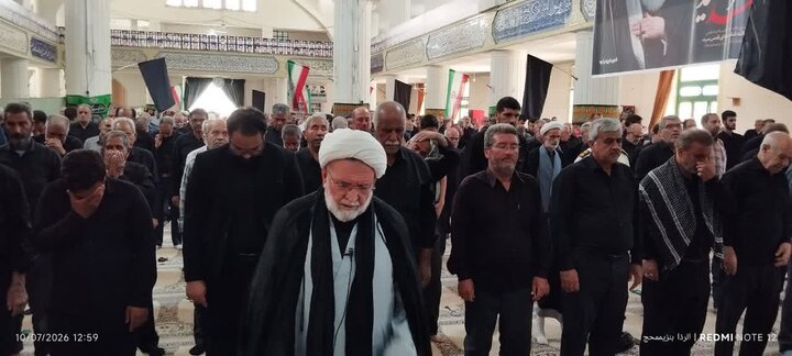 تصاویر/ برگزاری آیین سیاسی نماز جمعه ابرکوه با حضور پرشور نمازگزاران