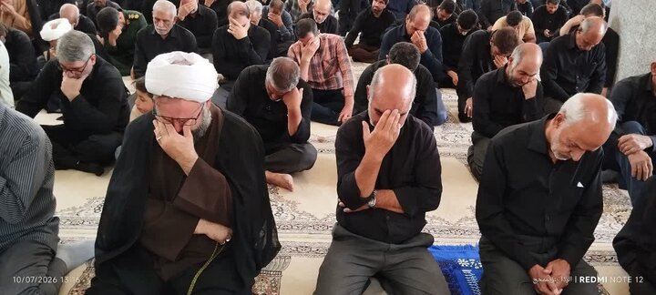 تصاویر/ برگزاری آیین سیاسی نماز جمعه ابرکوه با حضور پرشور نمازگزاران