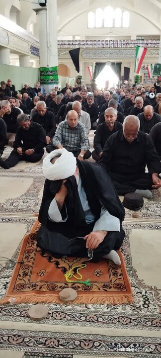 تصاویر/ برگزاری آیین سیاسی نماز جمعه ابرکوه با حضور پرشور نمازگزاران