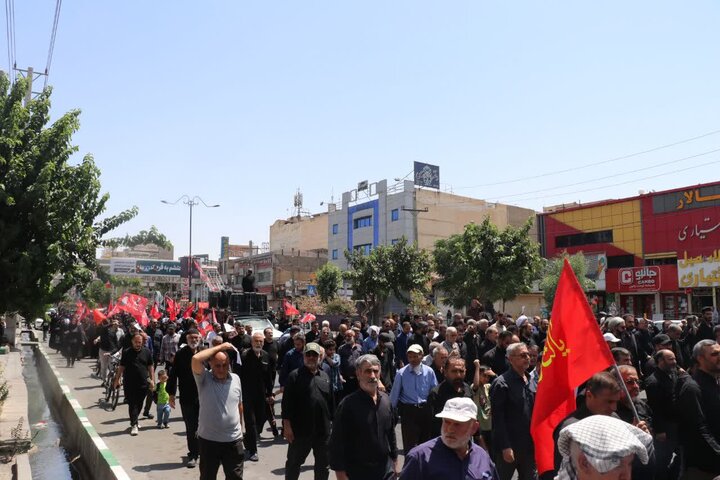 تصاویر/ راهپیمایی خونخواهی رهبر شهید انقلاب اسلامی پس از نماز عبادی سیاسی جمعه