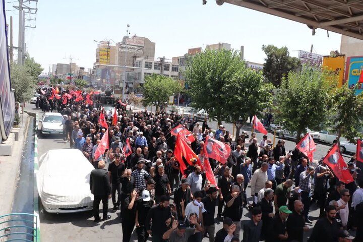 تصاویر/ راهپیمایی خونخواهی رهبر شهید انقلاب اسلامی پس از نماز عبادی سیاسی جمعه