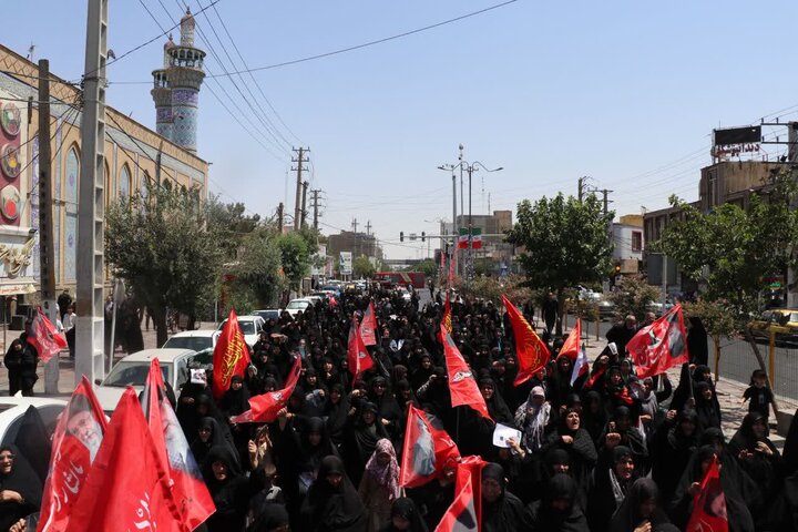تصاویر/ راهپیمایی خونخواهی رهبر شهید انقلاب اسلامی پس از نماز عبادی سیاسی جمعه