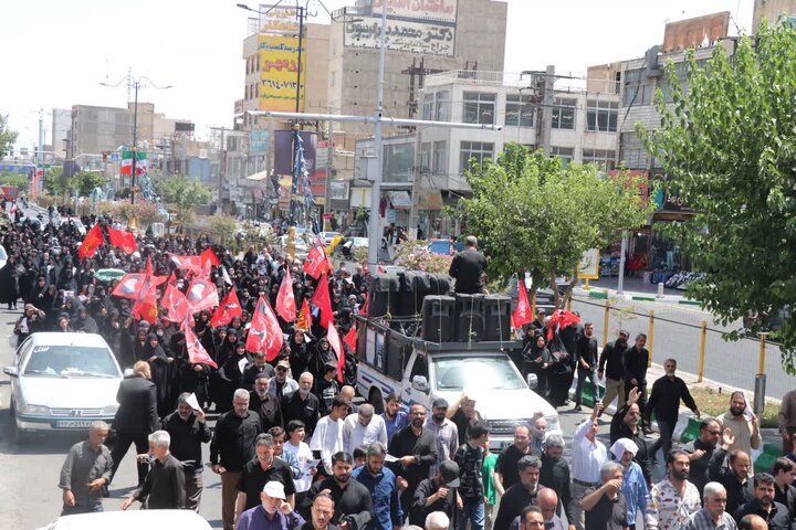 تصاویر/ راهپیمایی خونخواهی رهبر شهید انقلاب اسلامی پس از نماز عبادی سیاسی جمعه