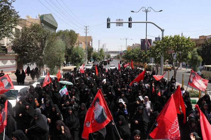 تصاویر/ راهپیمایی خونخواهی رهبر شهید انقلاب اسلامی پس از نماز عبادی سیاسی جمعه