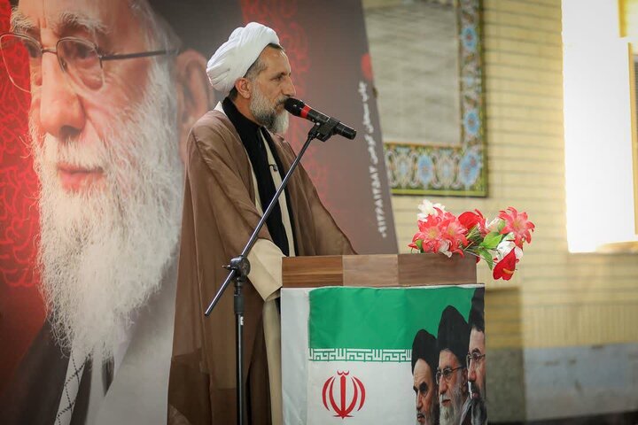 تصاویر /  مراسم بزرگداشت قائد شهید امت و تجدید بیعت با رهبر معظم انقلاب اسلامی با حضور امام جمعه قزوین در شهر کوهین