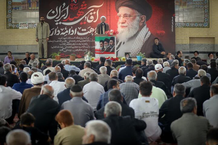 تصاویر /  مراسم بزرگداشت قائد شهید امت و تجدید بیعت با رهبر معظم انقلاب اسلامی با حضور امام جمعه قزوین در شهر کوهین