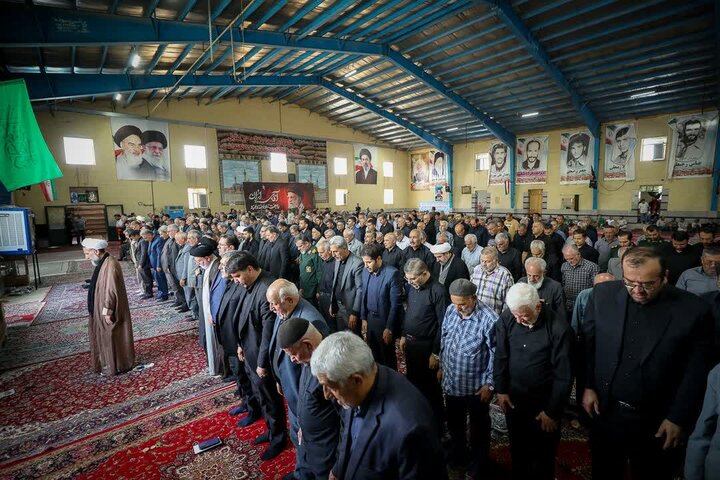 تصاویر /  مراسم بزرگداشت قائد شهید امت و تجدید بیعت با رهبر معظم انقلاب اسلامی با حضور امام جمعه قزوین در شهر کوهین
