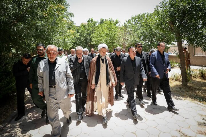 تصاویر /  مراسم بزرگداشت قائد شهید امت و تجدید بیعت با رهبر معظم انقلاب اسلامی با حضور امام جمعه قزوین در شهر کوهین