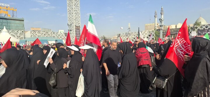 تصاویر/ حضور بانوان طلبه شهرهای مختلف استان کرمان در مراسم تشییع رهبر شهید در تهران، قم و مشهد